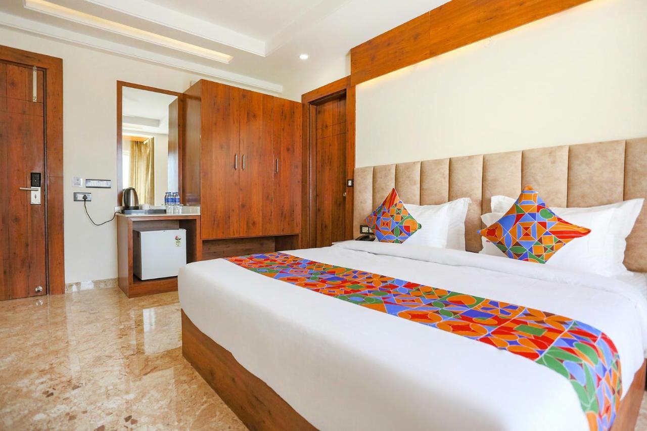 Fabhotel Golf Inn Golf Course Road Ґурґаон Екстер'єр фото