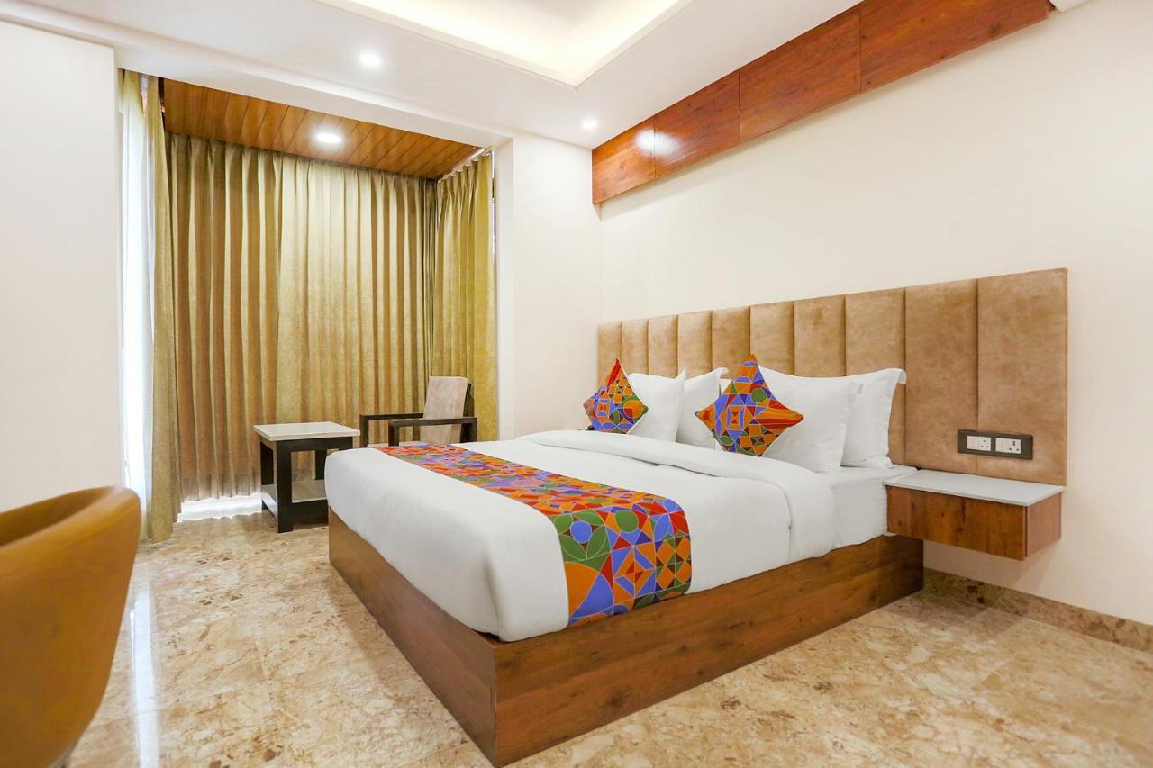 Fabhotel Golf Inn Golf Course Road Ґурґаон Екстер'єр фото