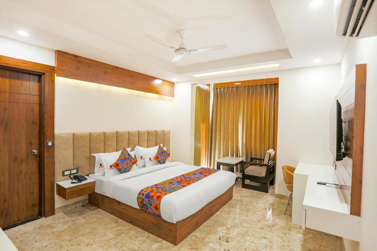 Fabhotel Golf Inn Golf Course Road Ґурґаон Екстер'єр фото