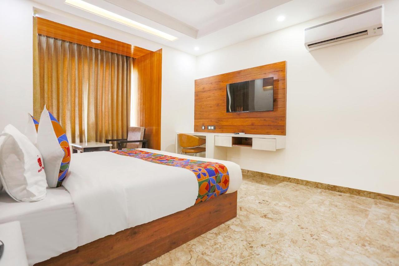 Fabhotel Golf Inn Golf Course Road Ґурґаон Екстер'єр фото