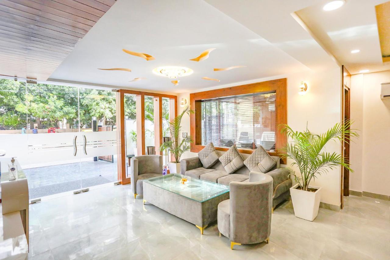 Fabhotel Golf Inn Golf Course Road Ґурґаон Екстер'єр фото
